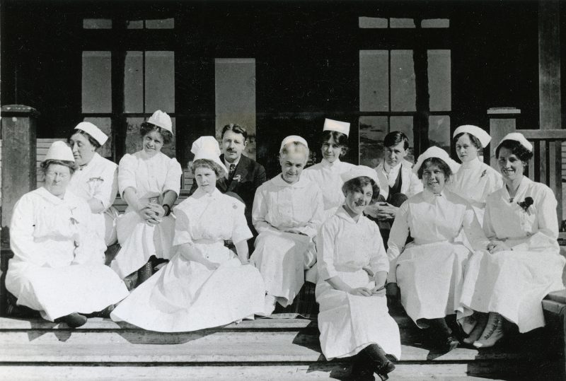 KMA Photo 8613: Nurses and Dr. Vrooman, [ca. 1910-1918].